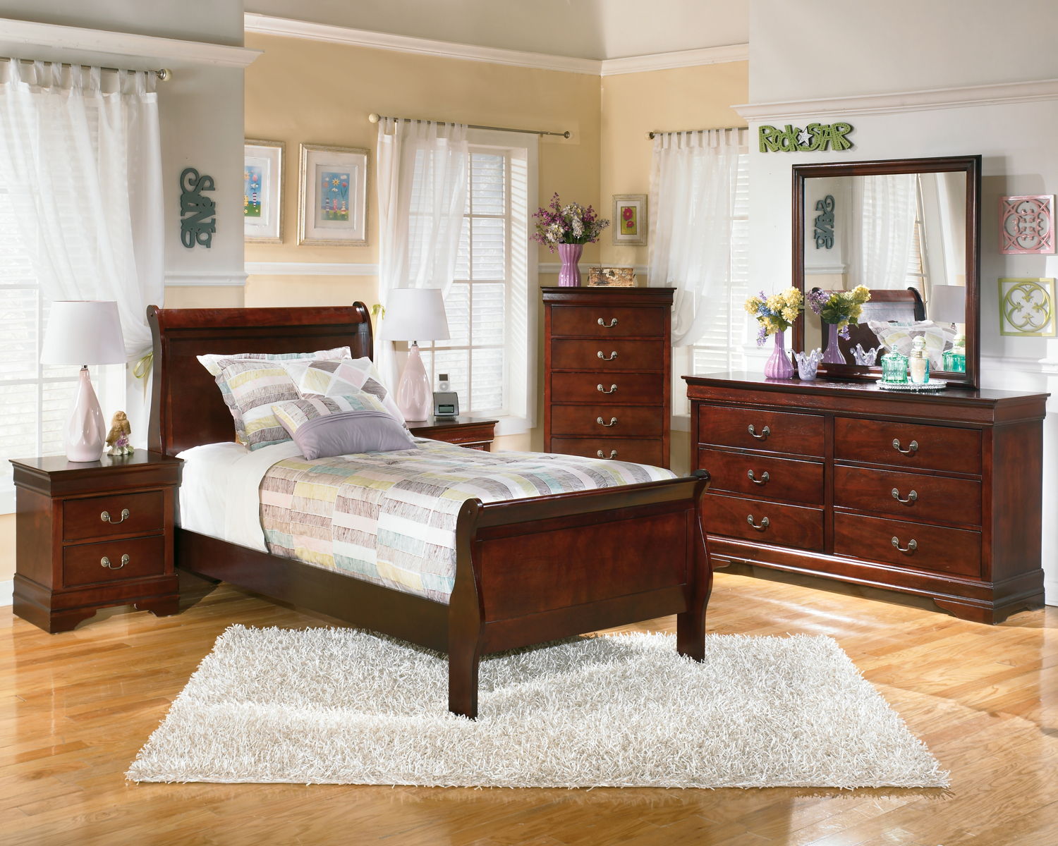 Alisdair – Sleigh Bed Set