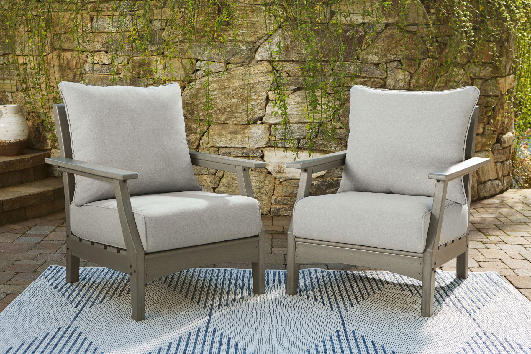 Visola – Gray – Lounge Chair w/Cushion (Set of 2)