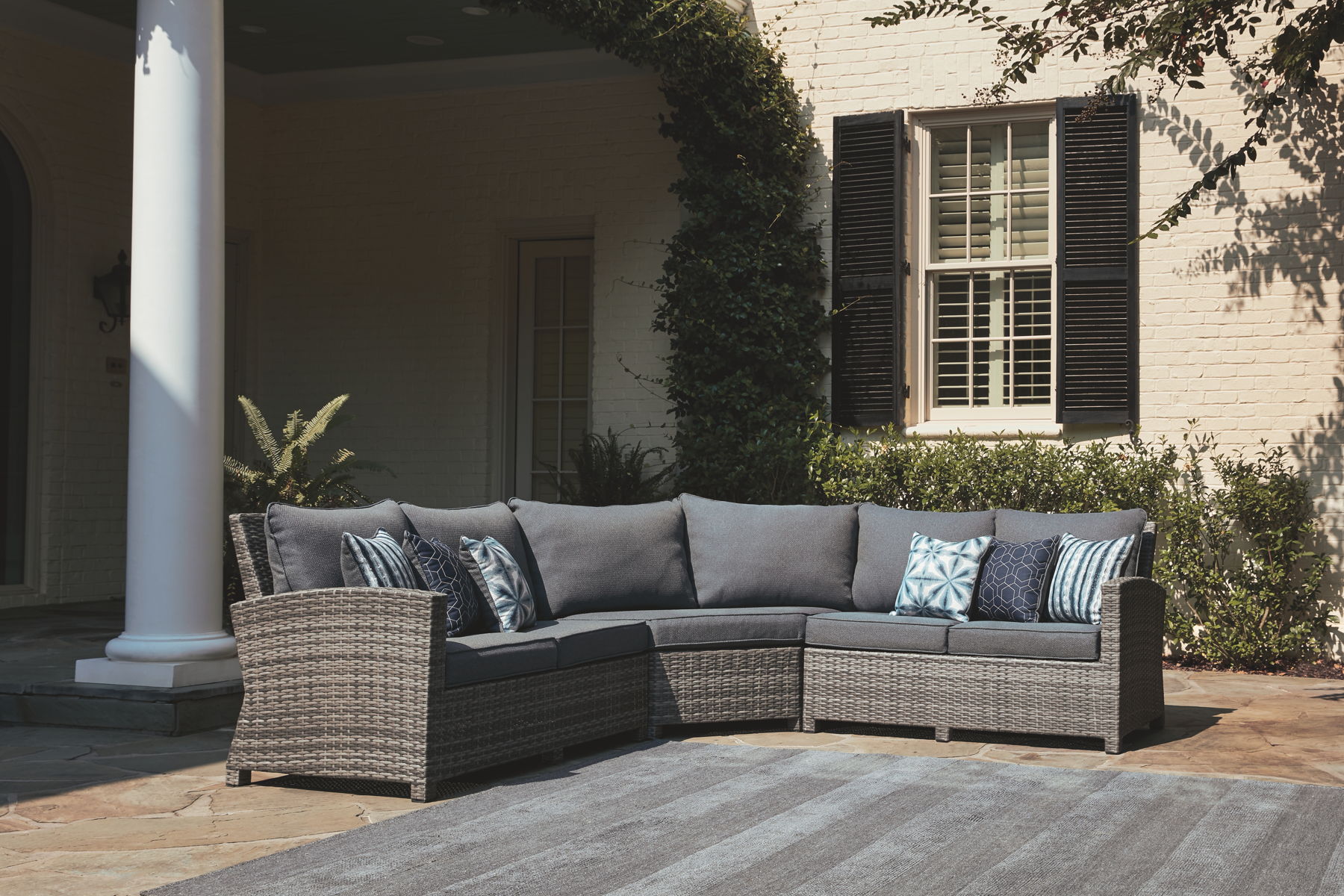 Salem Beach – Gray – 3 Pc. – Sectional Lounge