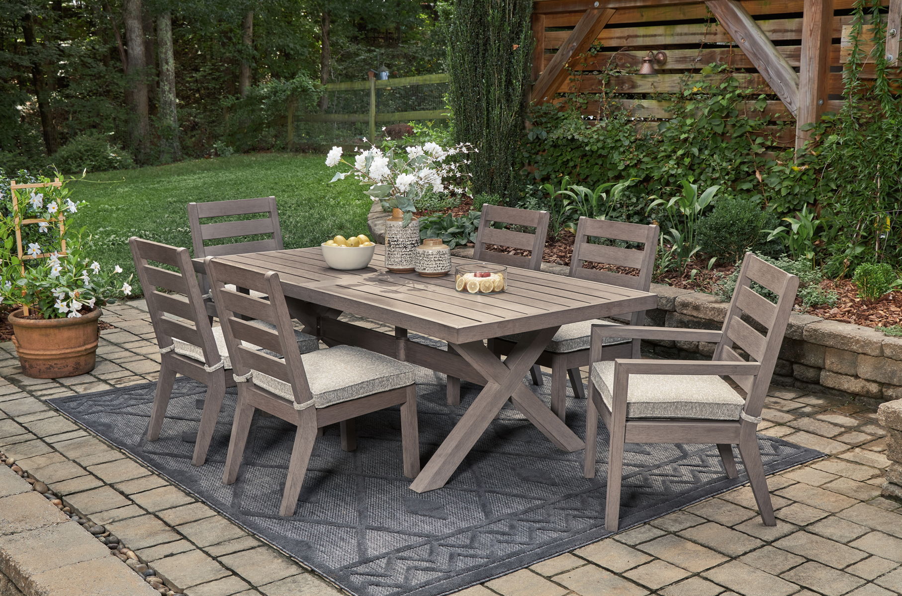 Hillside Barn – Outdoor Dining Set