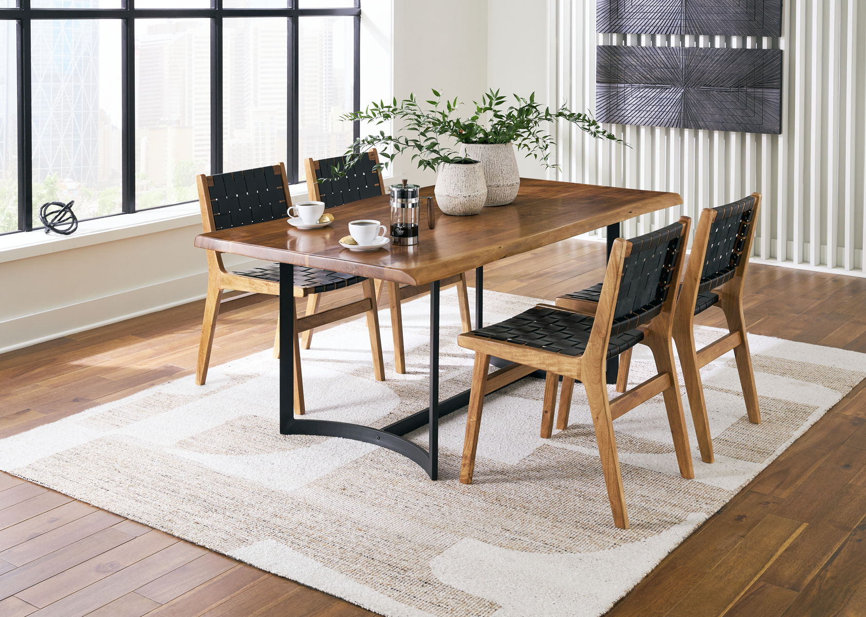 Fortmaine – Dining Room Set