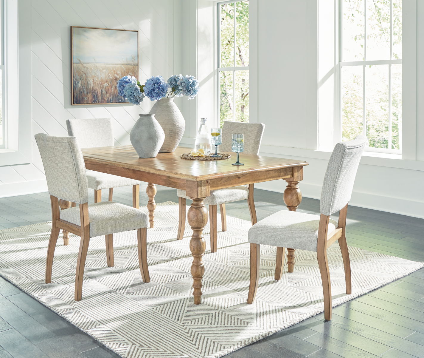 Rybergston – Dining Room Set